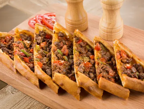 Sade Kavurmalı Pide